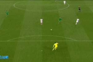 躲得过初一躲不过十五！葡萄牙门将低级失误送角球，对手角球破门